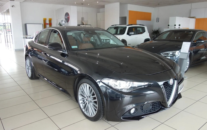 Alfa Romeo Giulia cena 78900 przebieg: 90190, rok produkcji 2016 z Maków Podhalański małe 211